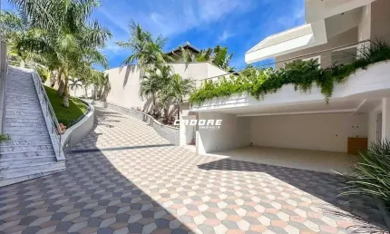 Casa De Alto Padrão com 3 Dormitórios Sendo 3 Suítes e Um Amplo Espaço de Área Externa Com Campo De Futebol! | Cadore Imóveis