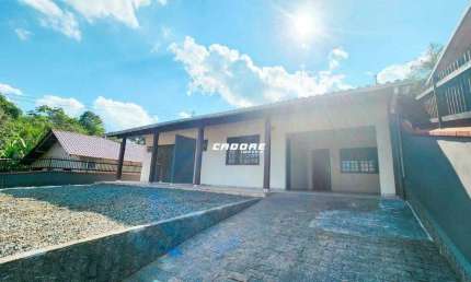 Casa para locação no bairro Itoupavazinha I Cadore Imóveis