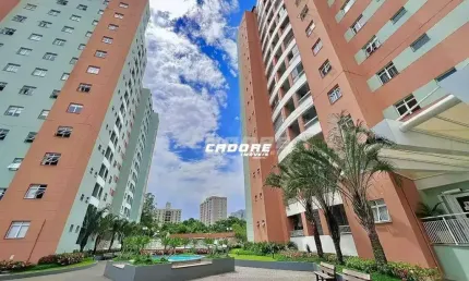 Apartamento semimobiliado, andar alto, sol da manhã, constituído por: