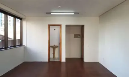 Sala comercial para alugar na Avenida Benjamin Constant, São João, Porto Alegre