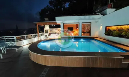 Imponente casa de luxo em condomínio de piratininga, niterói-rj: 6 quartos, 5 suítes, 4 banheiros, 2 vagas e 900m² de área.