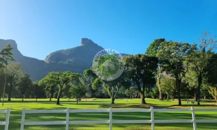 Lindo terreno em frente ao campo de golf e Pedra da Gávea