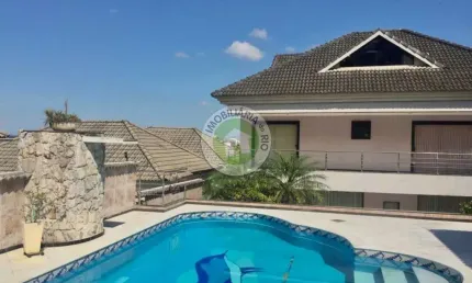 Maravilhosa Casa com 3 Suites no Cond. Moradas da Freguesia