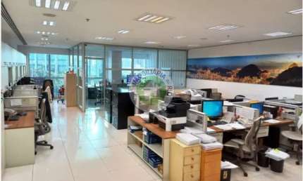 Sala Comercial de Luxo na Barra da Tijuca - 130m², 2 Banheiros, 4 Vagas - Venda e Locação no Rio de Janeiro-RJ