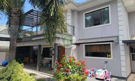 Imóvel de Luxo no Condomínio do Anil: Casa à Venda com 4 Quartos e 196m² em Rio de Janeiro-RJ