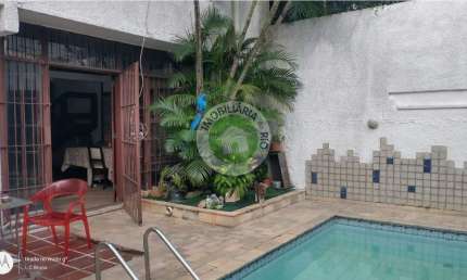 Casa à venda no Pechincha, Rio de Janeiro-RJ: 5 quartos, 1 suíte, 2 salas, 3 banheiros, 3 vagas de garagem, 227m².