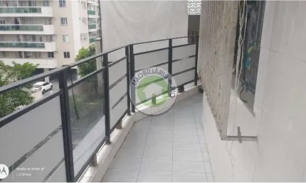 Casa grande em condomínio na Taquara, Rio de Janeiro - 5 quartos, 3 salas, 4 banheiros, 5 vagas de garagem - 287m² de área.