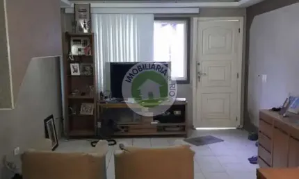 Triplex em condomínio com piscina na Praça Seca, Rio de Janeiro - 4 quartos, 2 suítes, 106m², vaga de garagem. Venha conferir!