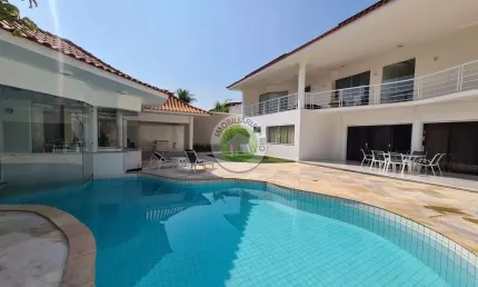 Mansão na barra com 5 suítes, piscina, sauna e energia solar!