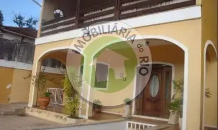 Pechincha | casa de rua 4 quartos, sendo 3 suites. duplex com 330m² de área construída, distribuída em terreno de 594 m² com ótimo acabamento.