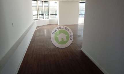Aluguel de Sala Comercial de Alto Padrão no Centro do Rio de Janeiro - 150m², 4 Banheiros - Imperdível!