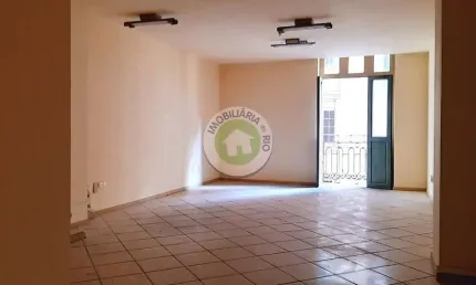 Sala Comercial à Venda ou Locação no Centro do Rio de Janeiro-RJ: 1 Sala, 1 Banheiro, 36m² de Área.