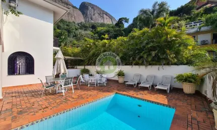 Casa de 790m², 5 quartos na rua alexandre stockler - gávea