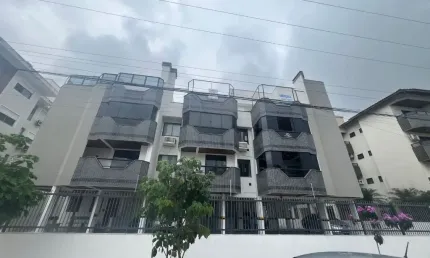 Apartamento com escritura publica, 3 quartos, a 100 metros da praia dos ingleses.