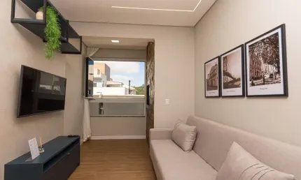 Apartamento a 900 metros da praia, totalmente decorado e mobiliado.