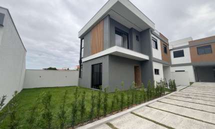 Linda casa com 3 quartos, na praia dos ingleses (a 1,5 km).