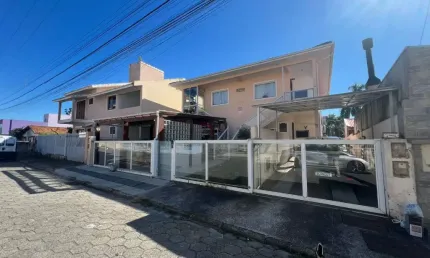 Apartamento com 3 quartos a 900 metros da praia dos ingleses.