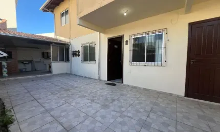 Apartamento estilo casa a 900 metros da praia dos ingleses