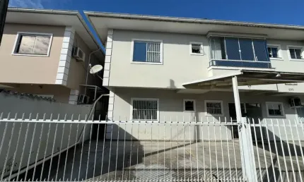 Apartamento localizado nos ingleses, próximo a todo comércio local.