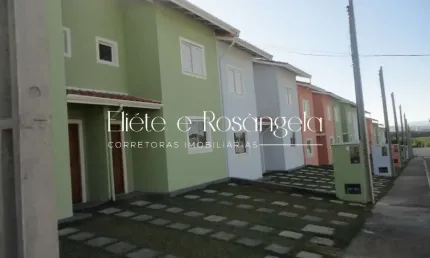 Oportunidade !! Sobrado em vilagio fechado, próximo ao centro da cidade.