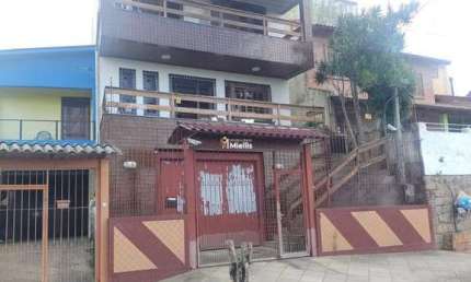 Linda Residência de Luxo em Alvenaria com Vista Privilegiada