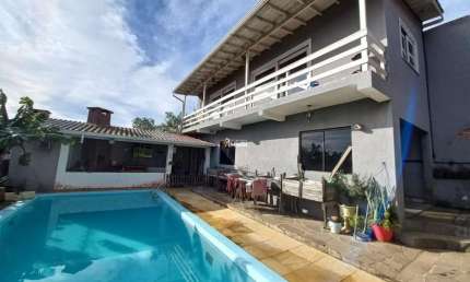 CASA AMPLA COM 03 DORMITÓRIOS - CENTRO DE VIAMÃO - RS