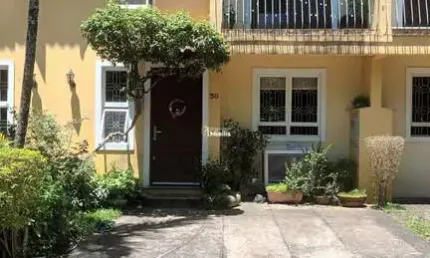 Elegante Residência Integrada à Natureza em Local Privilegiado - Porto Alegre - R$ 460.000,00
