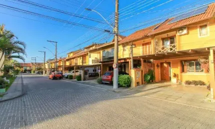 Casa com 3 quartos à venda na Avenida Edgar Pires de Castro, 1286, Hípica, Porto Alegre