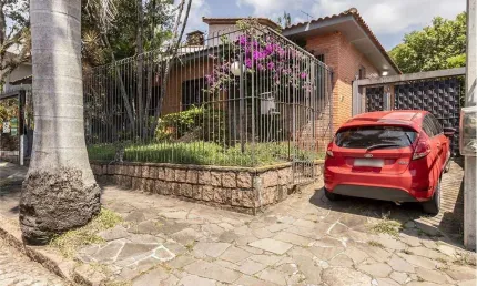 Casa para venda  no bairro três figueiras em porto alegre