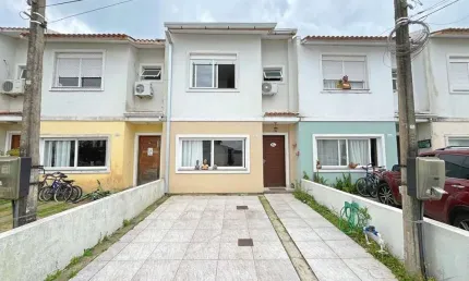 Casa com 3 quartos à venda na Avenida Edgar Pires de Castro, 2520, Hípica, Porto Alegre
