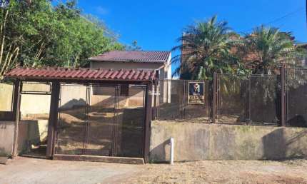 Linda casa com mega pátio Próximo ao centro de Viamão