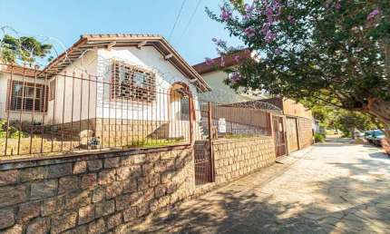 Casa para venda  no Bairro Chácara das Pedras em Porto Alegre