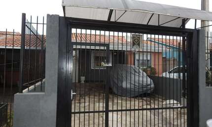 Casa semi mobiliada de 2 dormitórios com salão de festas