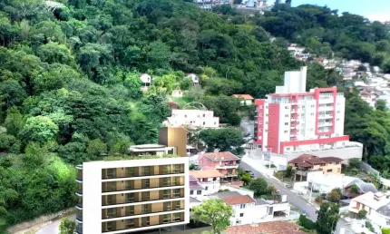 Ótimo apartamento de 2 dormitórios no centro de apartamento