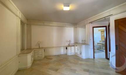MAGNIFÍCA CASA de 5 dormitórios na Fazenda de  Santo Antônio