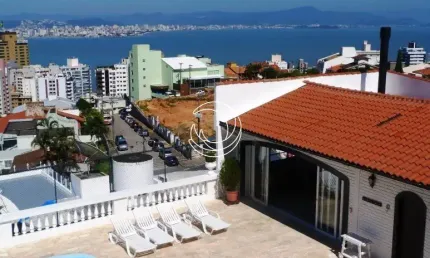 Linda casa no centro de florianópolis de 3 dormitórios