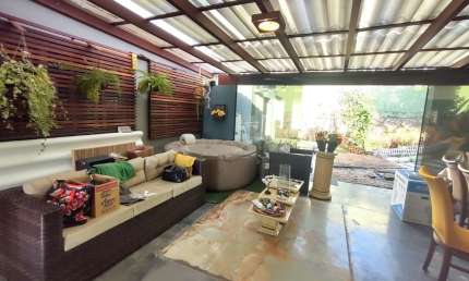 LINDA CASA DE 5 DORMITÓRIOS NO CENTRO DE FLORIANÓPOLIS