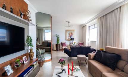 LINDO APARTAMENTO DE 4 DORMITÓRIOS NO CENTRO DE FLORIANÓPOLIS