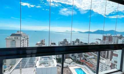 LINDO APARTAMENTO DE 3 DORMITÓRIOS NO CENTRO DE FLORIANÓPOLIS