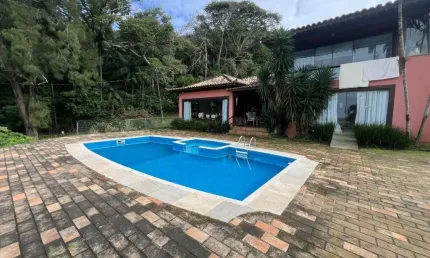 Maravilhosa casa residencial de 4 dormitórios no itacorubi