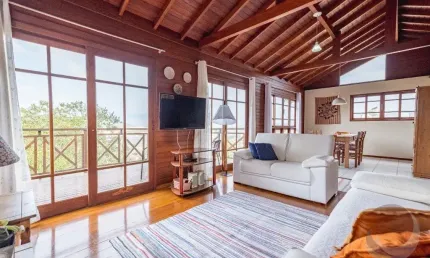 LINDA CASAS RESIDENCIAL DE 3 DORMITÓRIOS NA LAGOA DA CONCEIÇÃO