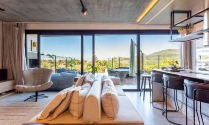 EXCELENTE CASA RESIDENCIAL DE 3 SUÍTES NA LAGOA DA CONCEIÇÃO