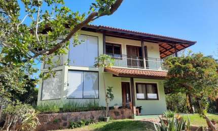 LINDA CASSA RESIDENCIAL DE 3 DORMITÓRIOS NA LAGOA DA CONCEIÇÃO