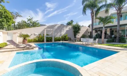 Maravilhosa casa de 5 dormitórios no córrego grande