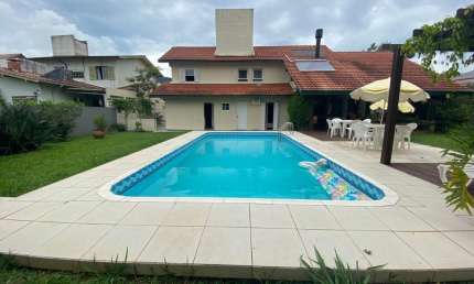 LINDA CASA RESIDENCIAL DE ALTO PADRÃO DE 4 DORMITÓRIOS NO CÓRREGO GRANDE