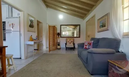 Maravilhosa casa residencial de 4 dormitórios no campeche