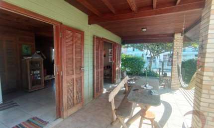 EXCELENTE CASA RESIDENCIAL DE 2 DORMITÓRIOS NO CAMPECHE