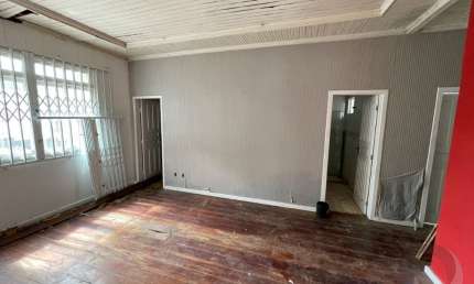 ÓTIMA CASA DE 3 DORMITÓRIOS NO CENTRO DE FLORIANÓPOLIS