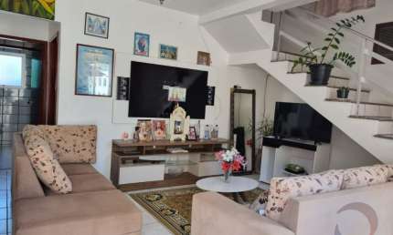 LINDA CASA RESIDENCIAL DE 8 DORMITÓRIOS NO CENTRO DE FLORIANÓPOLIS