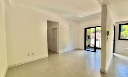 ÓTIMO APARTAMENETO DE 2 DORMITÓRIOS NO CENTRO DE FLORIANÓPOLIS